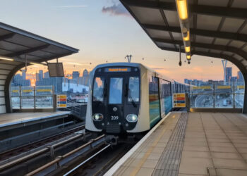 New DLR train pulling into Pontoon Dock